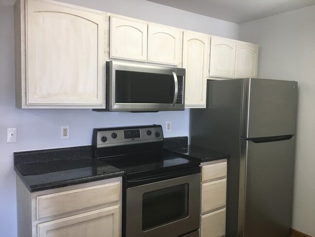 810 E Laramie St unit 7, Gillette, WY 82716 - photo 5