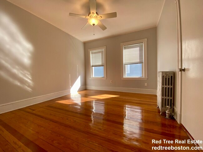 14 Dalrymple St unit 3, Jamaica Plain, MA 02130 - photo 6