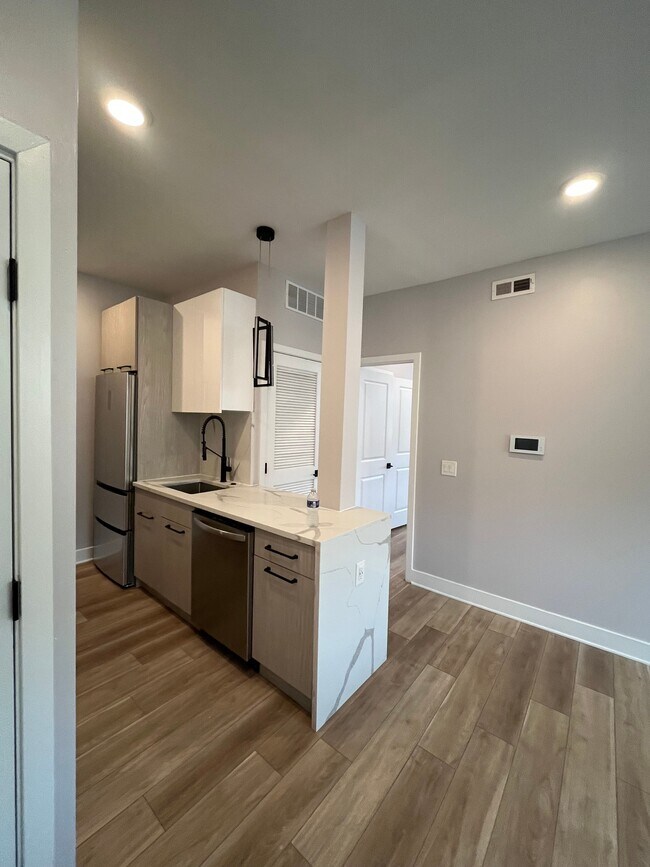 801 N 40th St unit 6, Philadelphia, PA 19104 - photo 5