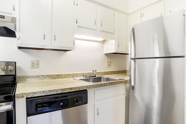 Wexford Village, Worcester, MA 01604 - photo 3