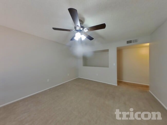 828 N Pine Ct, Gilbert, AZ 85233 - photo 3