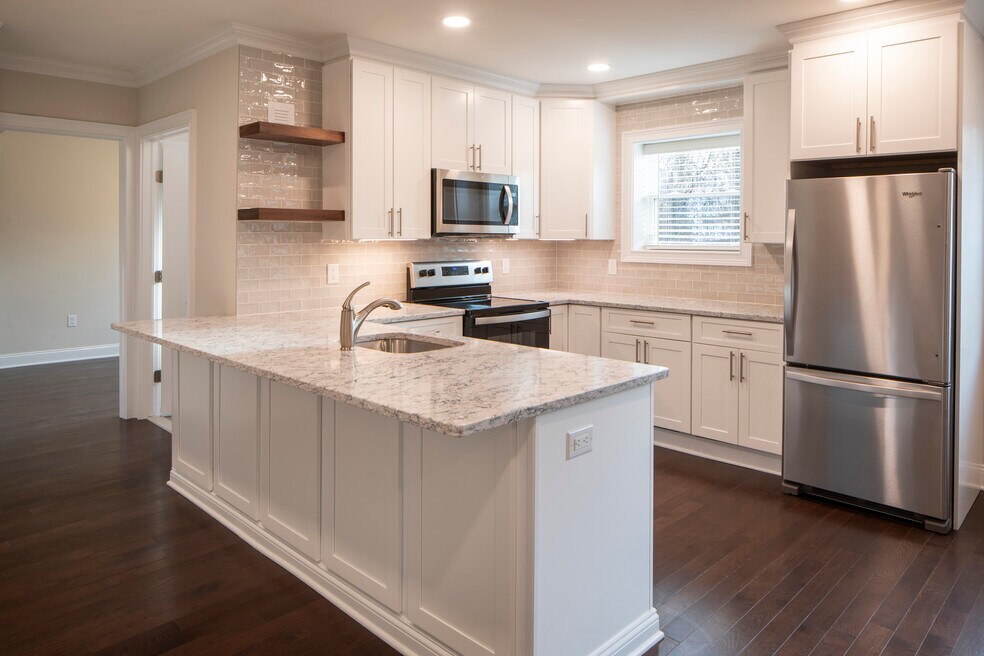 The Parkview at Polifly: In-Unit Washer & Dryer, Heat and Water Included, and Cat & Dog Friendly, Hackensack, NJ 07601 - photo 1