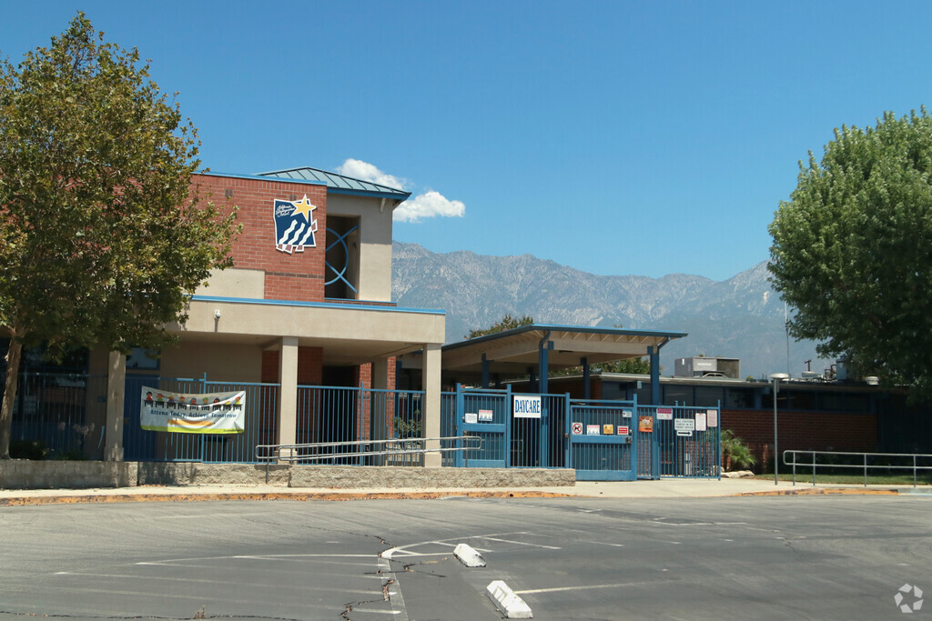 Foothill Knolls STEM Academy of Innovation in the Upland neighborhood of California.