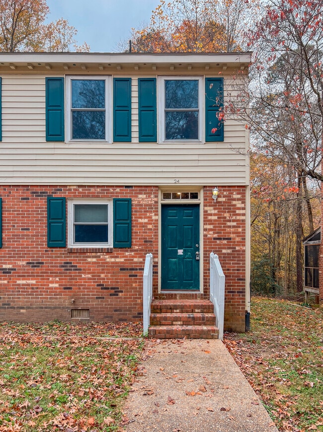 24 Fox Hill Dr, Kilmarnock, VA 22482