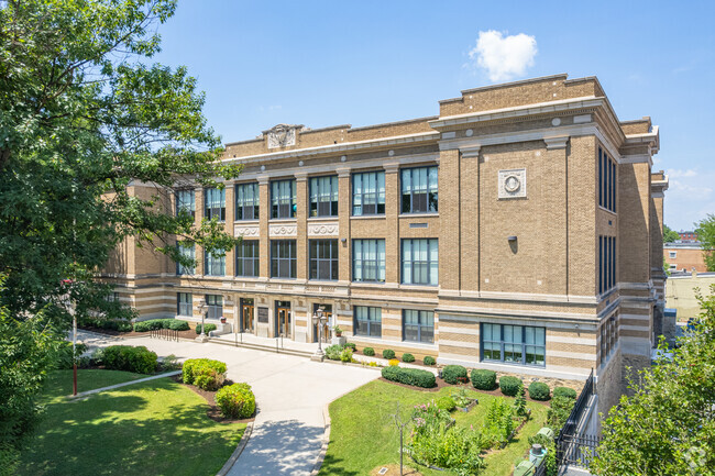 Fulton Elementary School has 235 students in grades PK-5.
