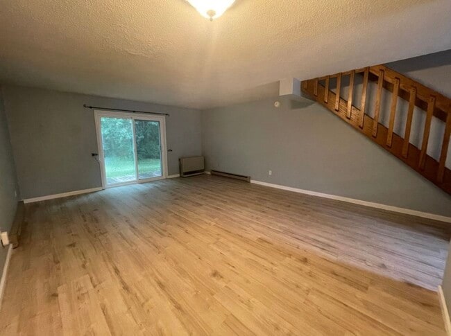 149 Ledgewood Cir, Burlington, VT 05401 - photo 2