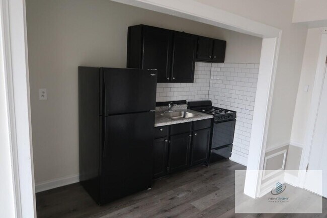 5301 N Ashland Ave unit 109, Chicago, IL 60640 - photo 2