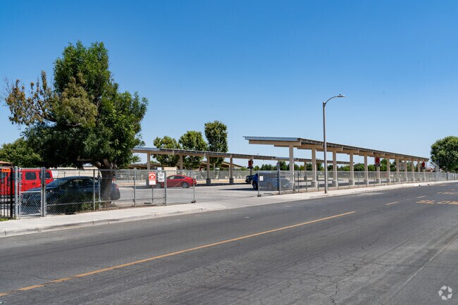 The Bus Loop at Morningside Elementary is located on the West end of campus.