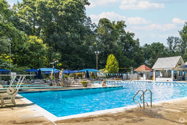 Make a splash at our refreshing Bannockburn community pool.