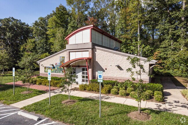 Rent the Lincoln Vista Community Park recreation center for your next event in Glenn Dale.