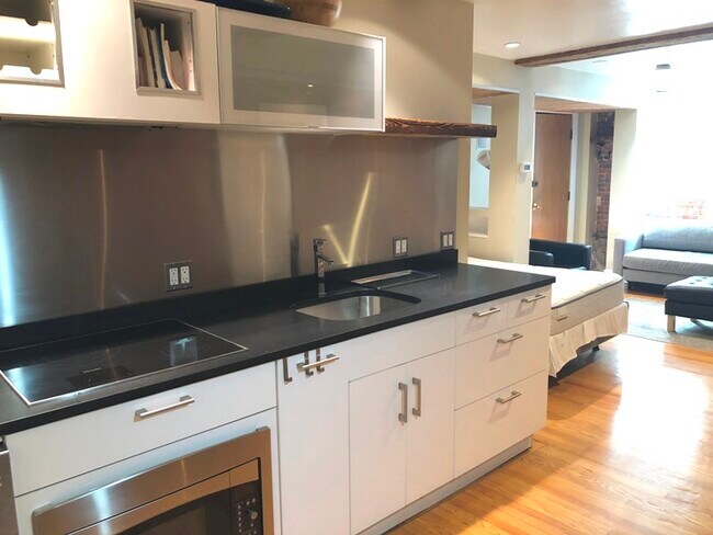 19 Branch St unit B, Boston, MA 02108 - photo 3