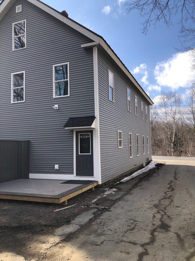 556 Water St unit 2, Gardiner, ME 04345 - photo 5