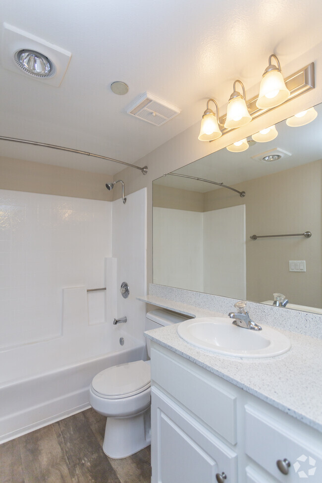 1 BR, 1 BA - 620 SF