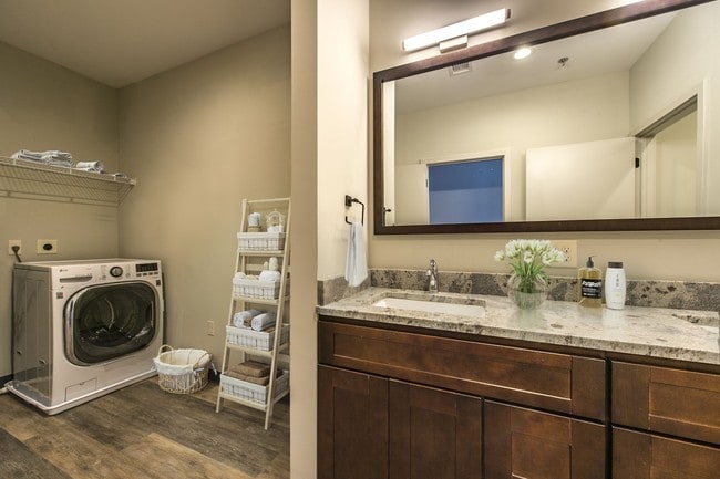 Pac10 Lofts, Lawrence, MA 01840 - photo 2