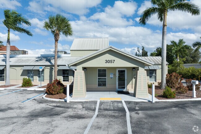 Coronado High School in Fort Myers ranks C in Acedemics and administration