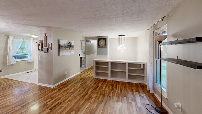 1786 Woodpine Ln, Cincinnati, OH 45255 - photo 2