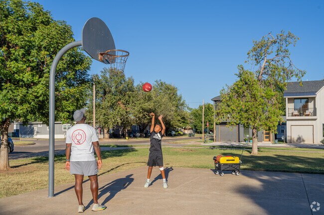 Families can enjoy playing basketball at Spaceship Park.