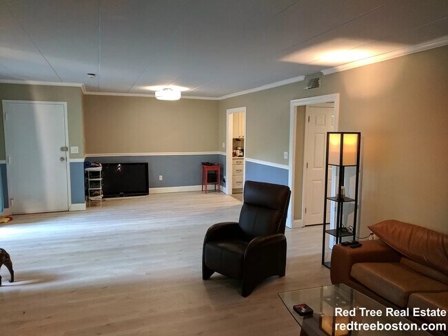 53 Angleside Rd unit 1, Waltham, MA 02453 - photo 4