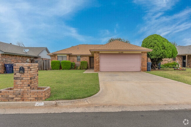 Manicured hedges and tidy yards are a signature look in Wingspread.