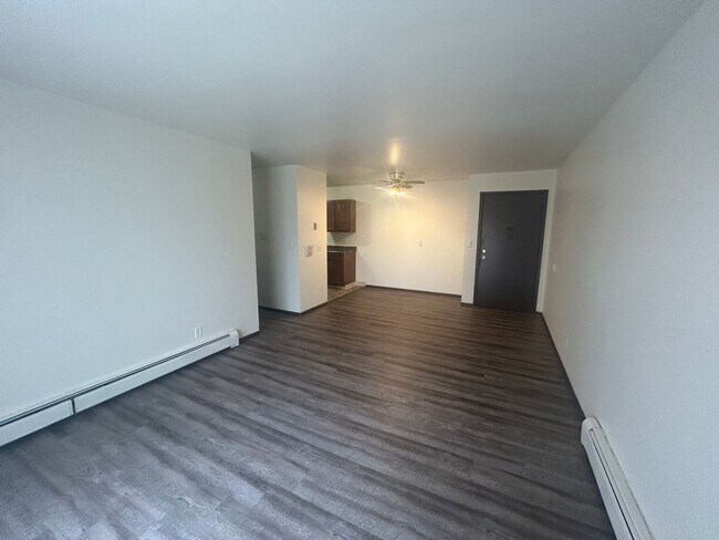 Colony Court Apartments LLC, Beloit, WI 53511 - photo 4