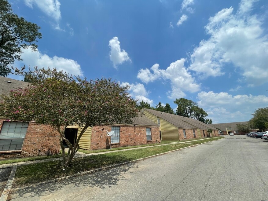 Waterside Condominiums, Baton Rouge, LA 70808 - photo 1