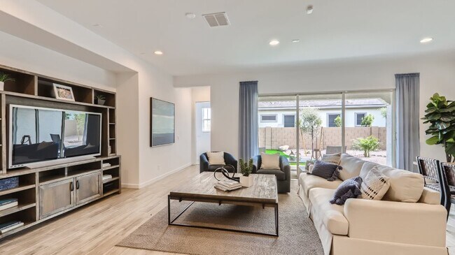 7952 W Desert Elm Ln, Peoria, AZ 85383 - photo 5