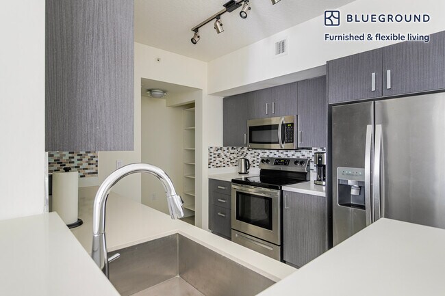 729 NW 2nd St unit FL10-ID154, Miami, FL 33128 - photo 7