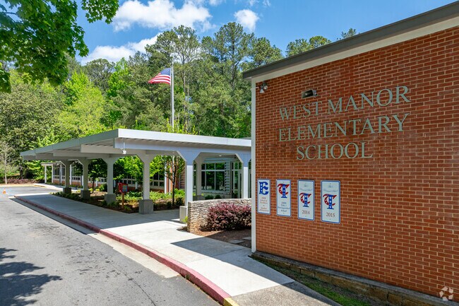 West Manor Elementary School has a student to teacher ratio of 9 to 1.