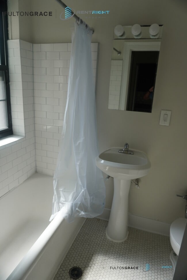 5301 N Ashland Ave Unit 105, Chicago, IL 60640