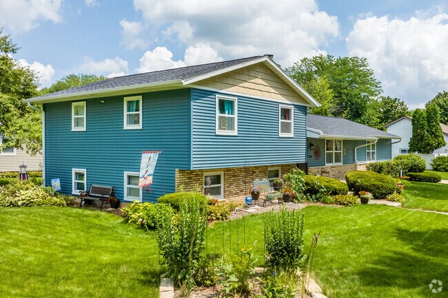 Most homes in Cherokee Park were built in the mid-to-late 20th century.