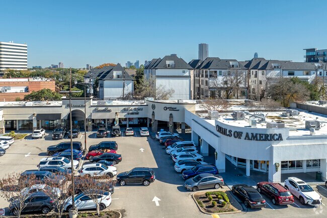 Guidepost Montessori at Galleria fosters a positive and collaborative learning environment.