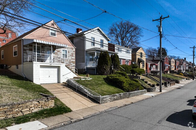 Houses with garages are common for residents to have in Brookline, PA.