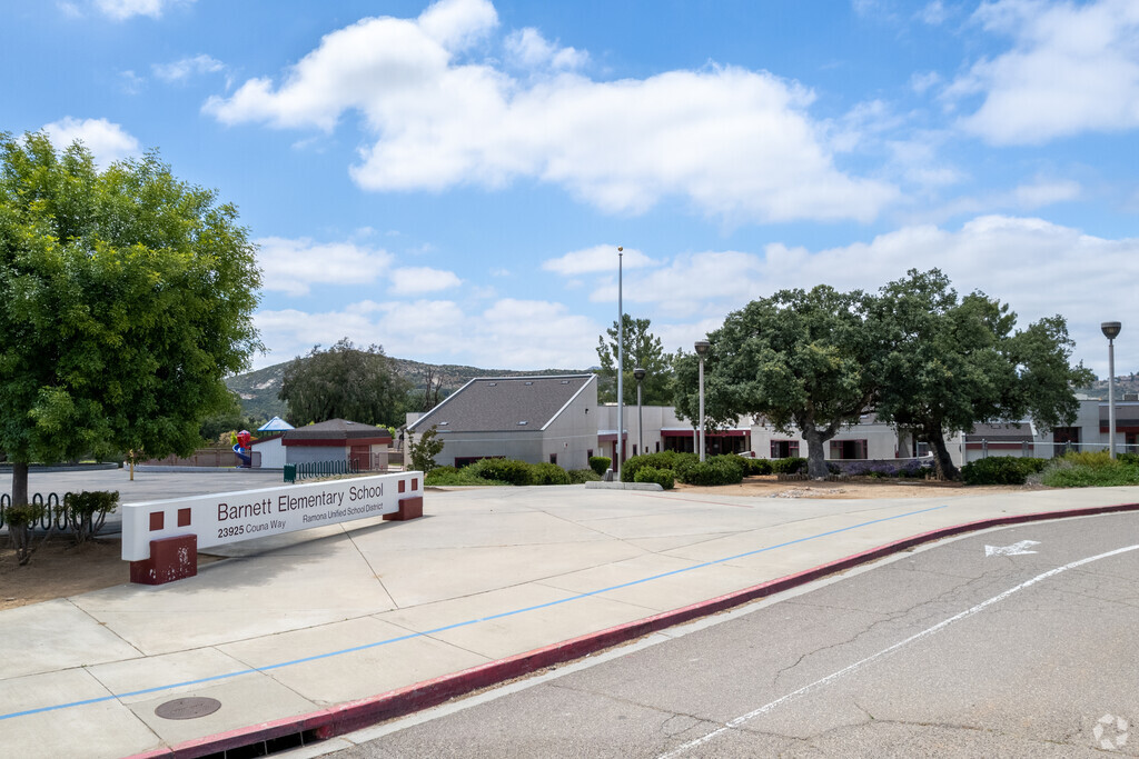 The drop area for students at Barnett Elementary School in Ramona.