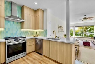 2221 Ocean Ave Unit 202, Santa Monica, CA 90405