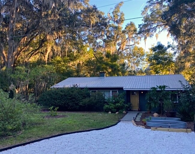 915 NW 13th Ave, Gainesville, FL 32601 - photo 2