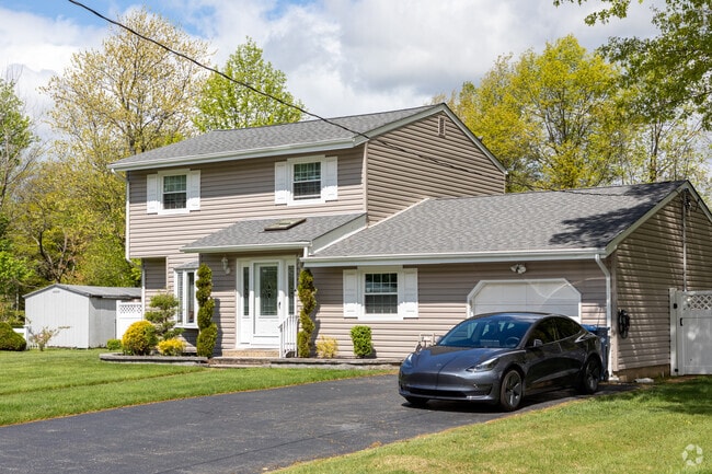 Split level colonial homes are located throughout North Brunswick.