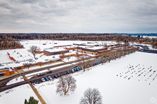 Red Creek Middle School has188 students in grades 6-8.