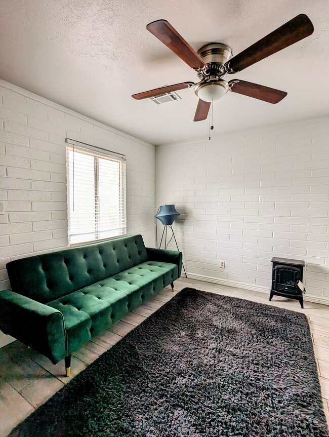 150 S Sirrine Unit A, Mesa, AZ 85210