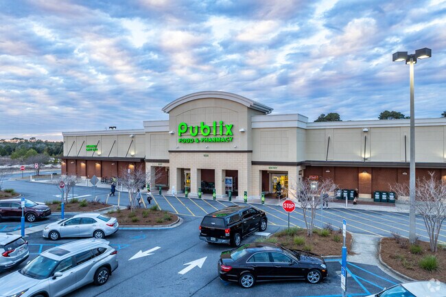 Publix is a local favorite for fresh produce and a large meat selection in Niceville.