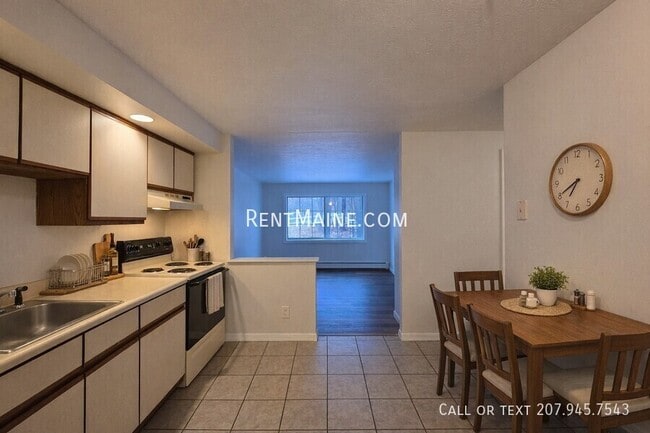 20 Tall Pines Dr unit 10, Lewiston, ME 04240 - photo 2