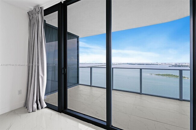 Aria Reserve - Aria Reserve Miami unit 3403, Miami, FL 33137 - photo 6