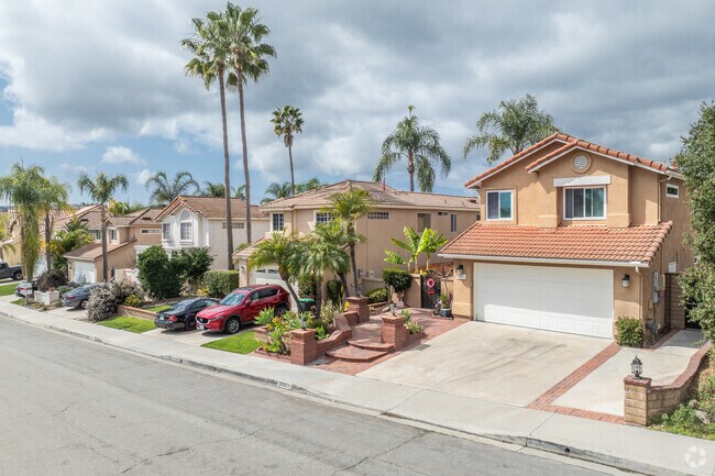 Homes in Rancho Niguel are fairly uniform, built mostly in Spanish or traditional styles.