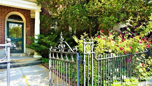 1712 Beacon St unit 1, Brookline, MA 02445 - photo 2