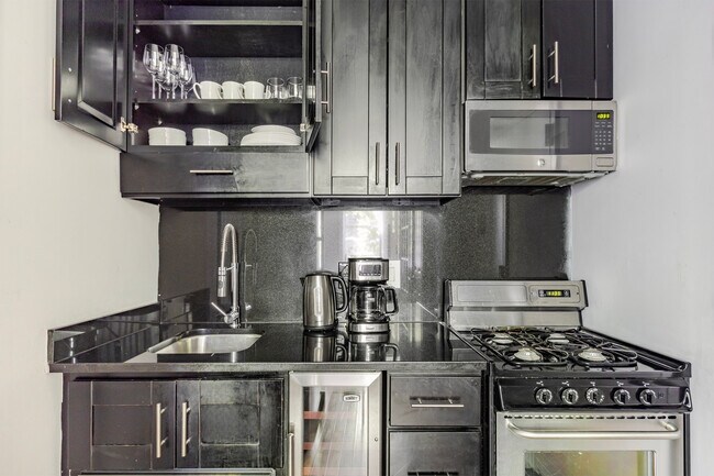 562 Hudson St unit FL4-ID2055, New York, NY 10014 - photo 6