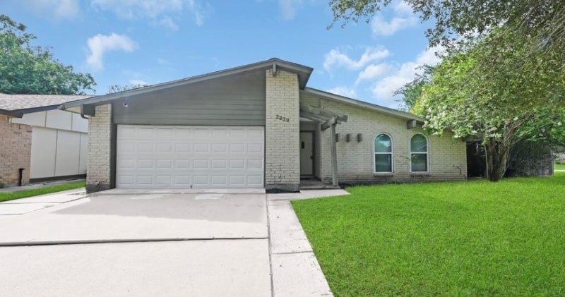 2239 Fairgreen Dr, Missouri City, TX 77489 - photo 1