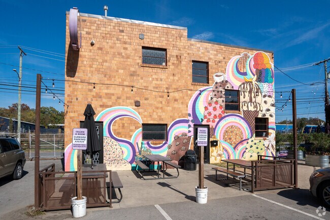 Crank & Boom Craft Ice Cream is a small batch artisan ice cream maker in Lexington, Kentucky.