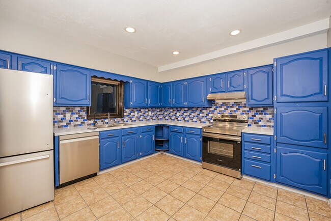 3721 Wilson Sharpsville Rd, Cortland, OH 44410 - photo 5