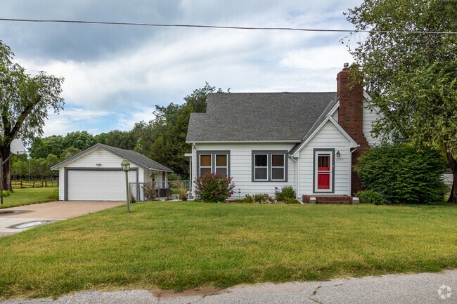 Smaller craftsman-style homes with a detached garages are available in North End Riverview.