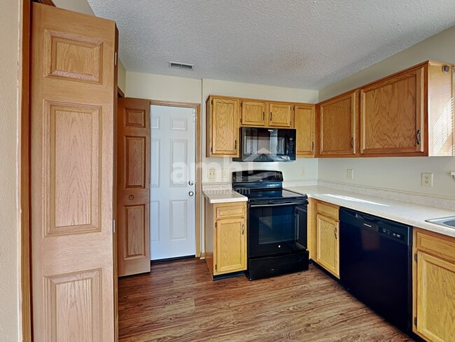 1475 Creekside Dr, Brownsburg, IN 46112 - photo 2