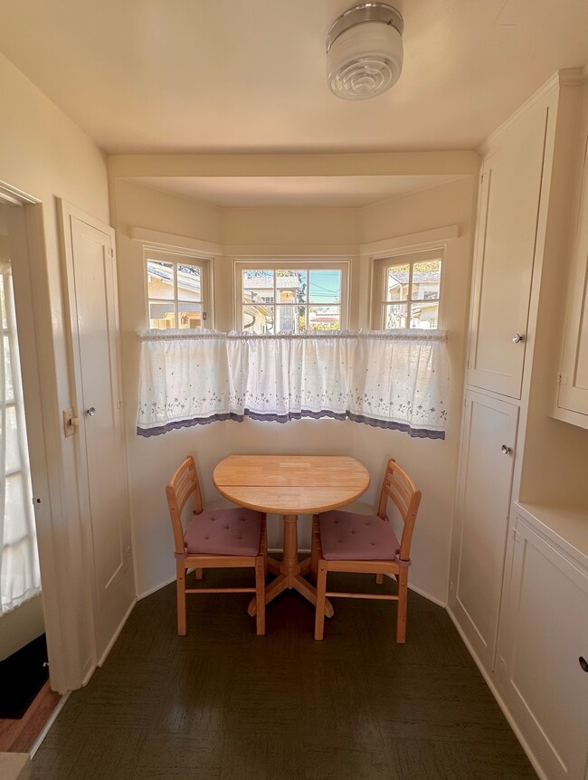 Kitchen Dining Area